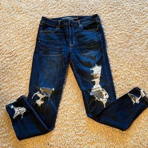 NWOT - American Eagle distressed high-rise jegging